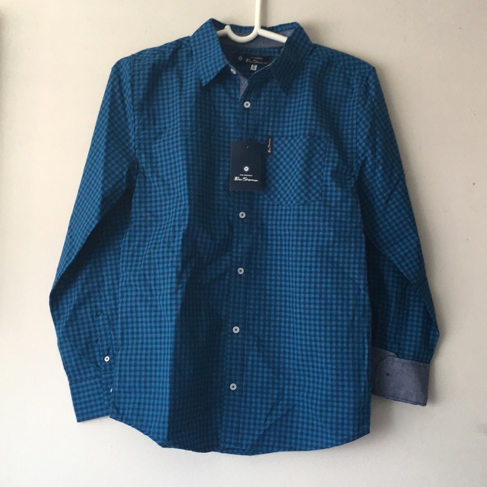 Ben Sherman buttons down shirt.